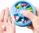 INVODA Organizador semanal de píldoras 7 Caja de píldoras rotativas para medicamentos diarios & vitaminas - Portable Caja de píldoras de viaje Suplementos de aceite de pescado Vitaminas Organizador (Sky Blue)