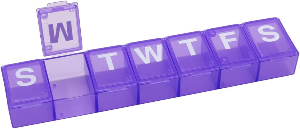 EZY DOSE Organizador semanal (7 días), Planificador de Medicina, Caja de Almacenamiento de Vitaminas, Conveniente y Fácil de Usar, Compartimientos Medios, Caso para Suplementos y Aceites de Pesca, Viajes Amistosos, Púrpura, BPA Libre