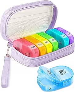 Cute Pill Organizer 2 veces al día, PU Caja de Pill de Pill para Mujeres, Caja de Píldora Semanal Portátil con bolsa de almacenamiento para contener vitaminas, medicamentos, aceites de pescado, suplementos (Purple)